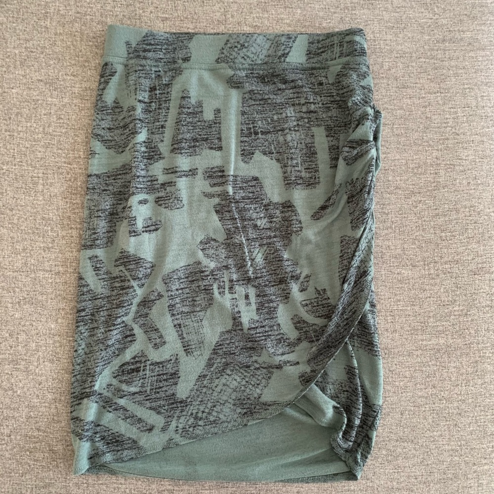 Aritzia Green and Black Patterned Wrap Skirt